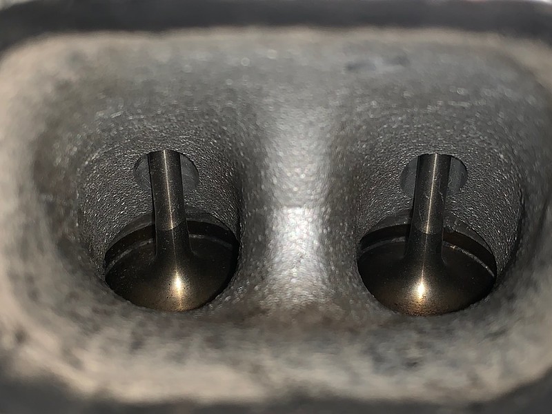 Clean intake valves after walnut blasting